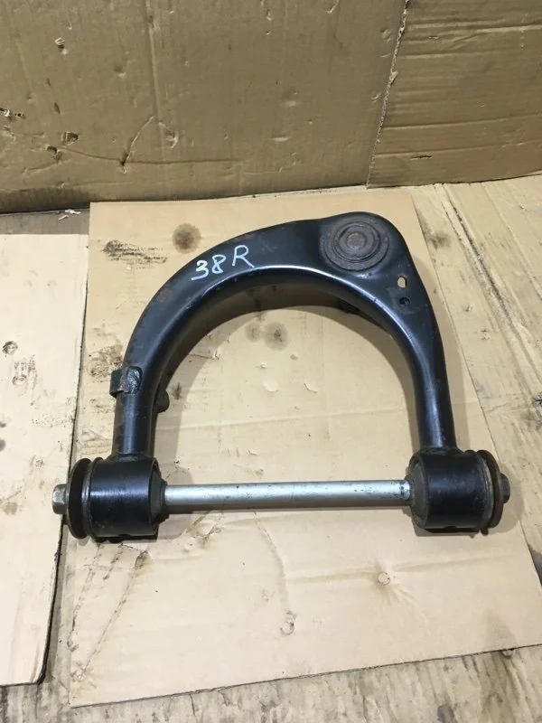 Рычаг передний верхний правый Toyota Land Cruiser 2011 4861060060 URJ200 1VD-FTV 4.5