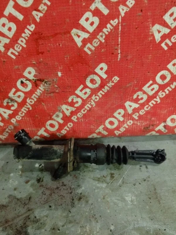 Главный цилиндр сцепления Renault megane 2007 8200151770 2 K4MD812