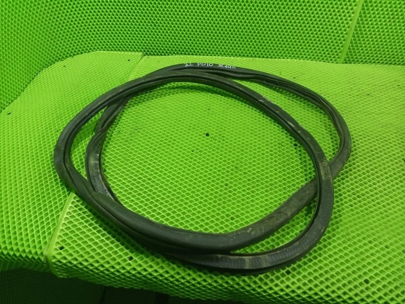 Уплотнитель задней левой двери Volkswagen Polo 5 2013 6RU867913B СЕДАН CFN