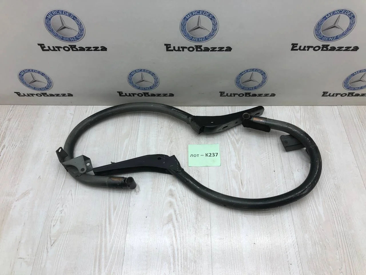 Петля крышки багажника Mercedes W211