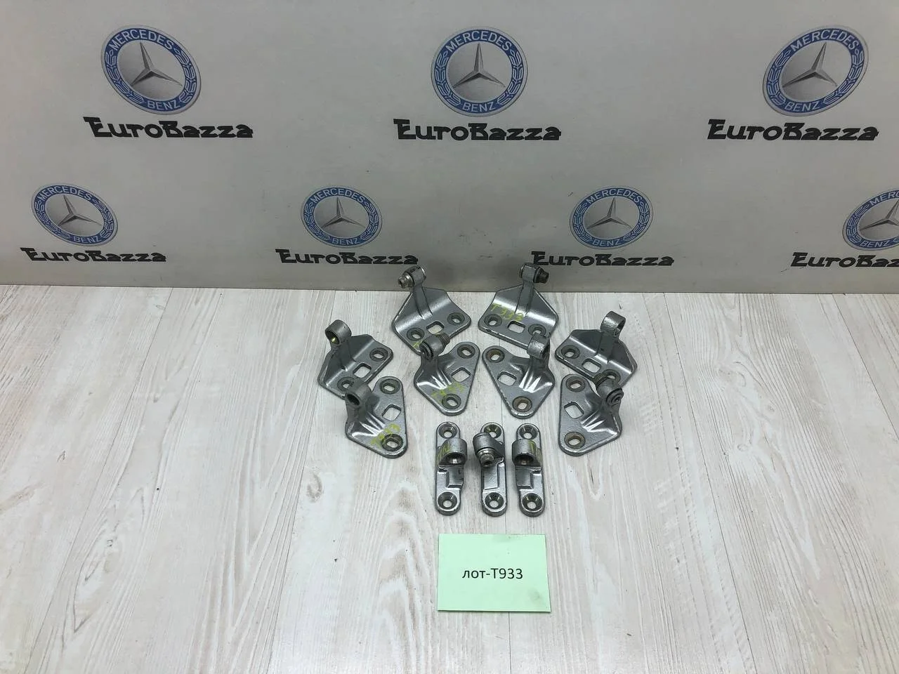 Петля двери Mercedes W211