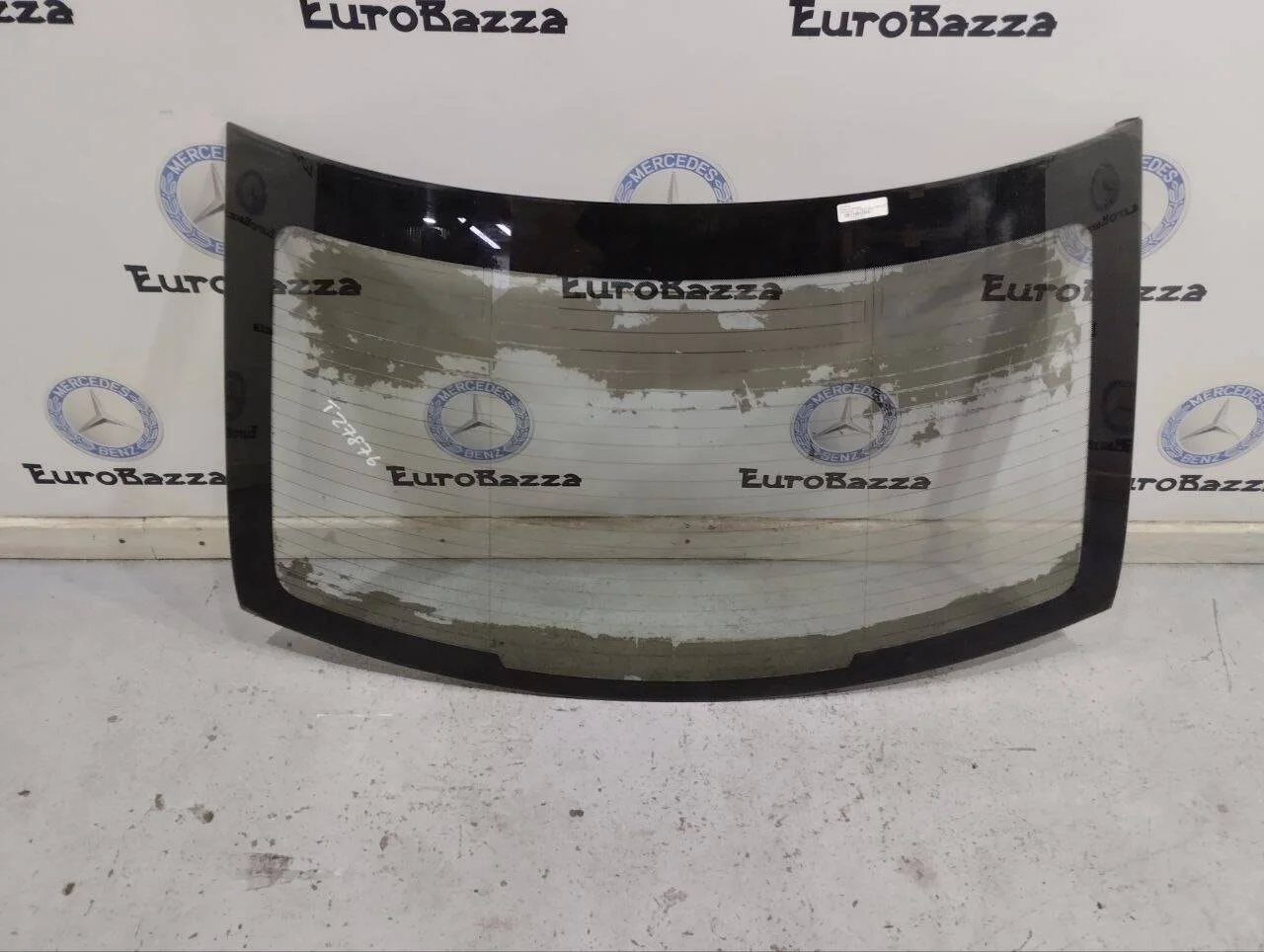 Заднее стекло Mercedes W204