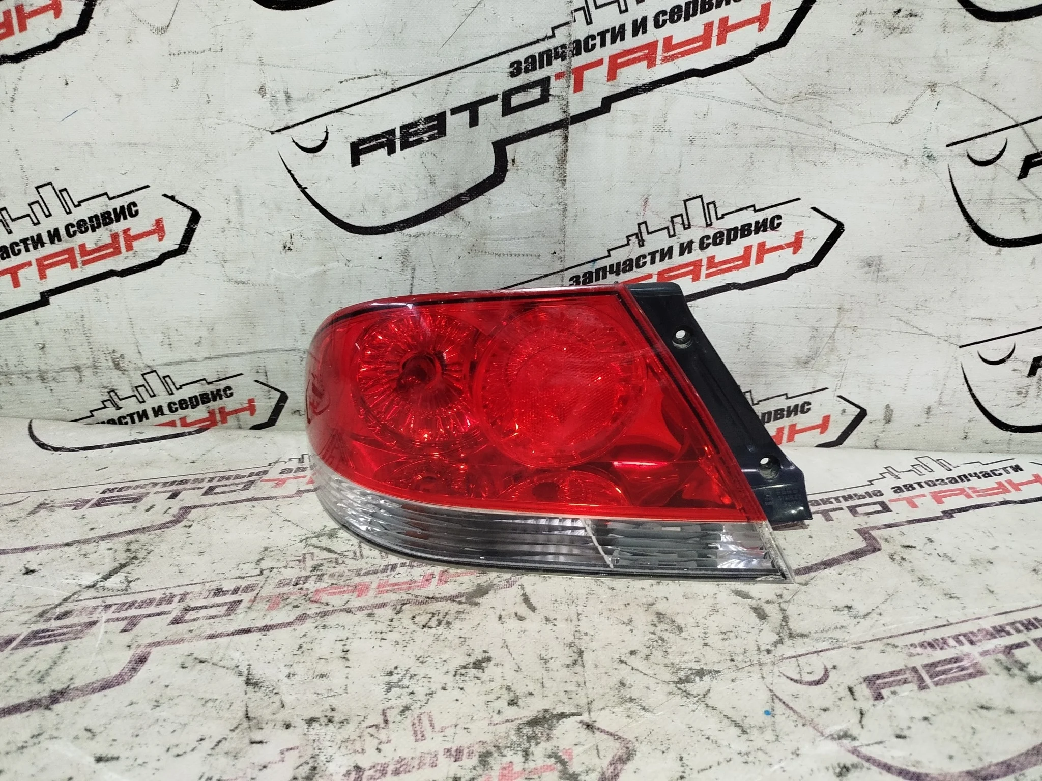 ФОНАРЬ MITSUBISHI ЛЕВО MN161195 XE233