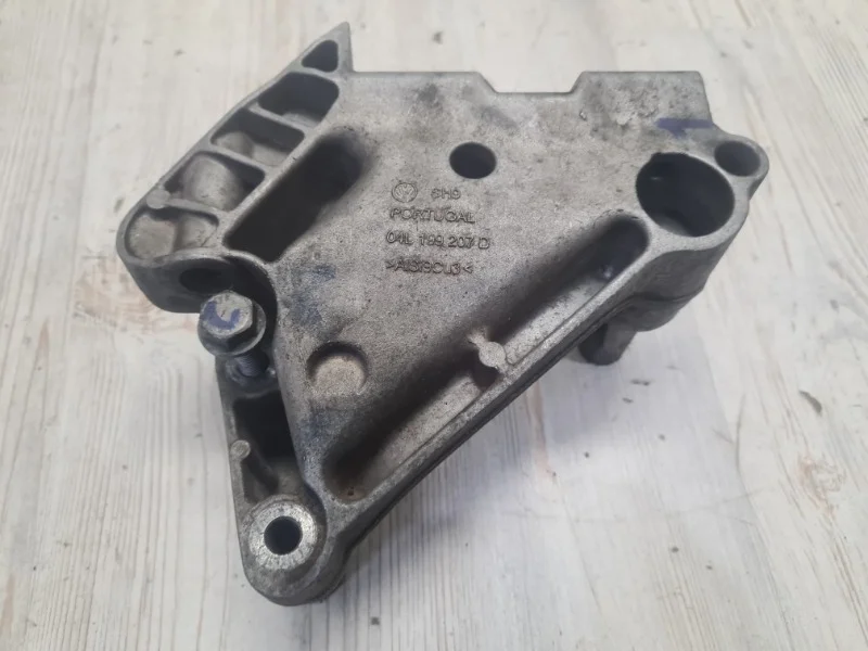 Опора двигателя VW Tiguan 2 2017- AD1