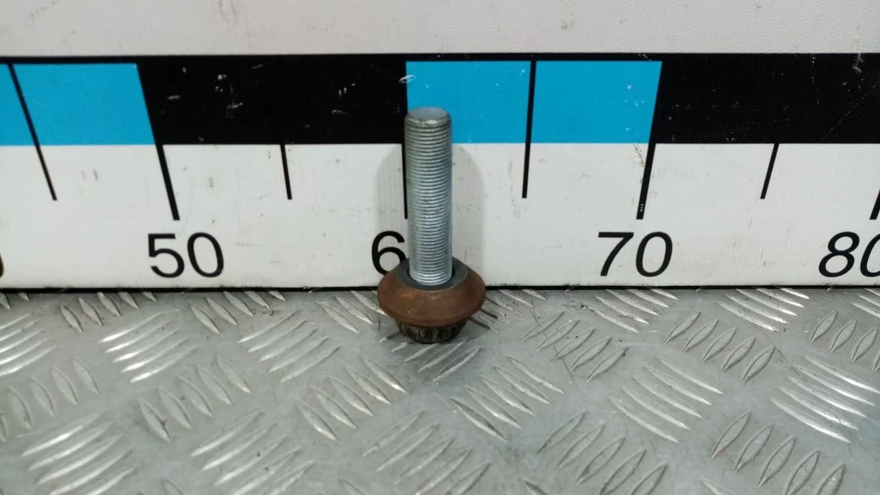 [Б/У] Болт коленвала Mercedes om. 112, 113, 137, 272 [Код: 00376792 ]