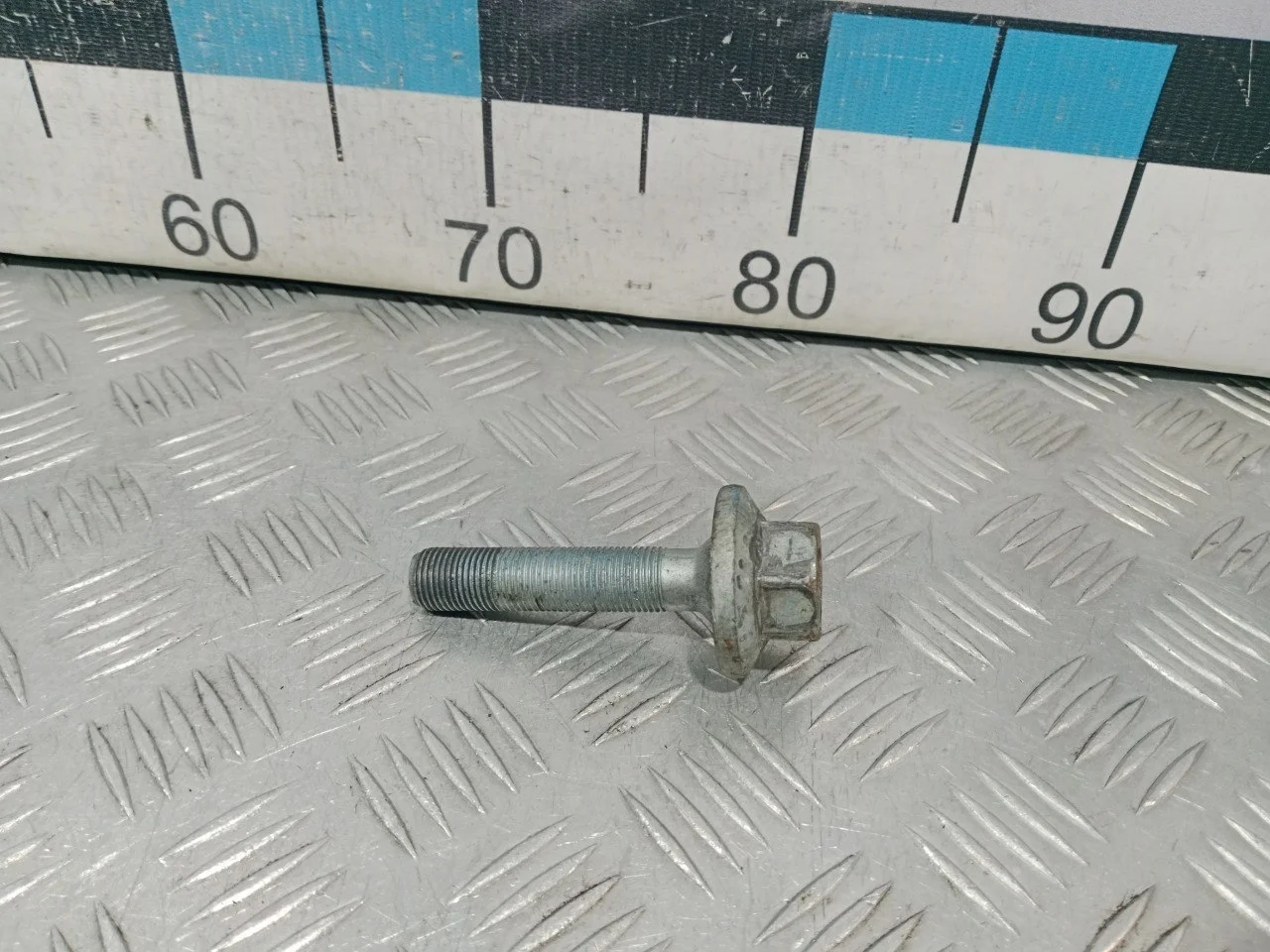 [Б/У] Болт коленвала Mercedes om. 112, 113, 137, 272 [Код: 00590162 ]