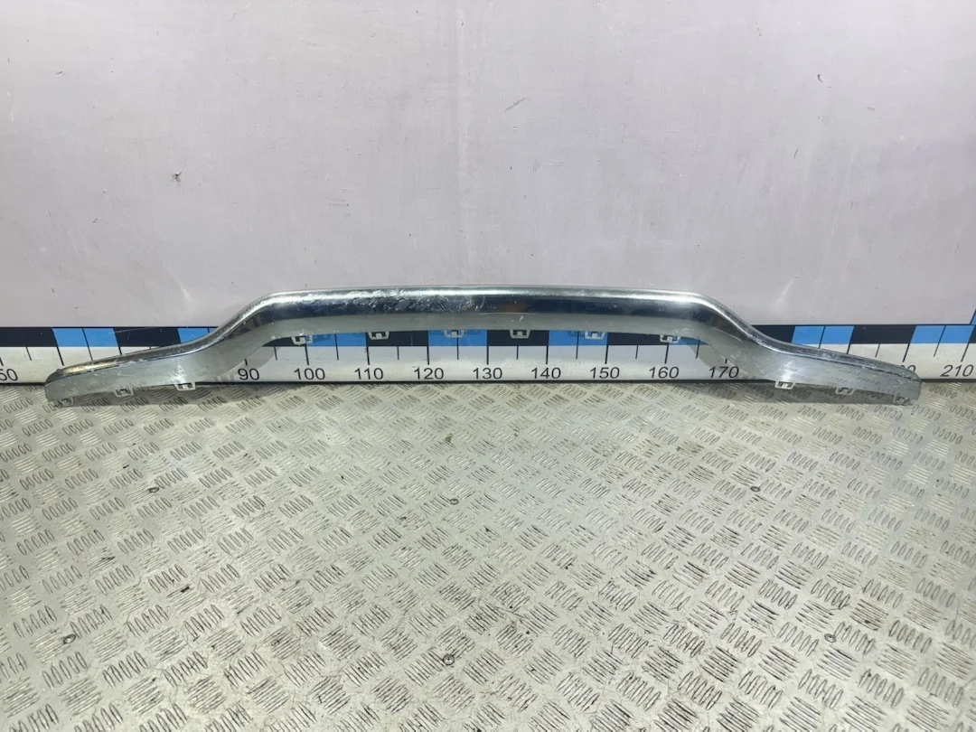 [Б/У] Накладка заднего бампера Mercedes GL166 ML166 - сломано одно крепление, дефект креплений, дефект хрома [Под ремонт] [Код: 00506037 ]