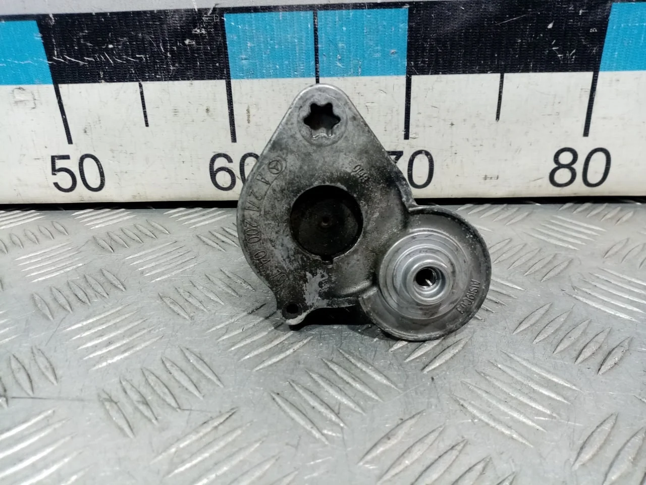 [Б/У] Натяжитель ремня [Код: 00590781 ]