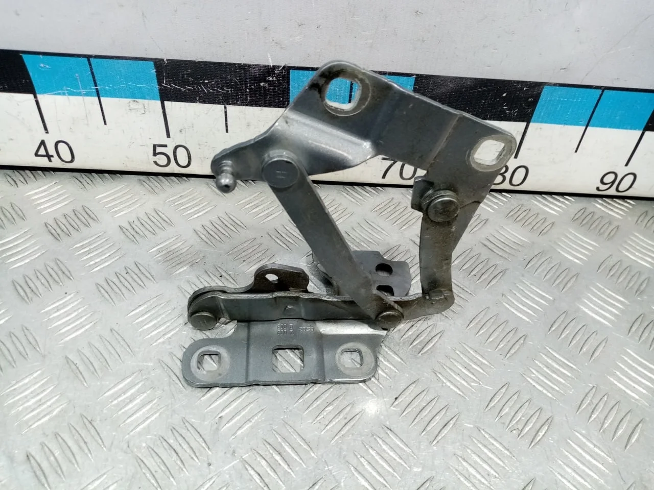 [Б/У] Петля капота левая [Код: 00587674 ]