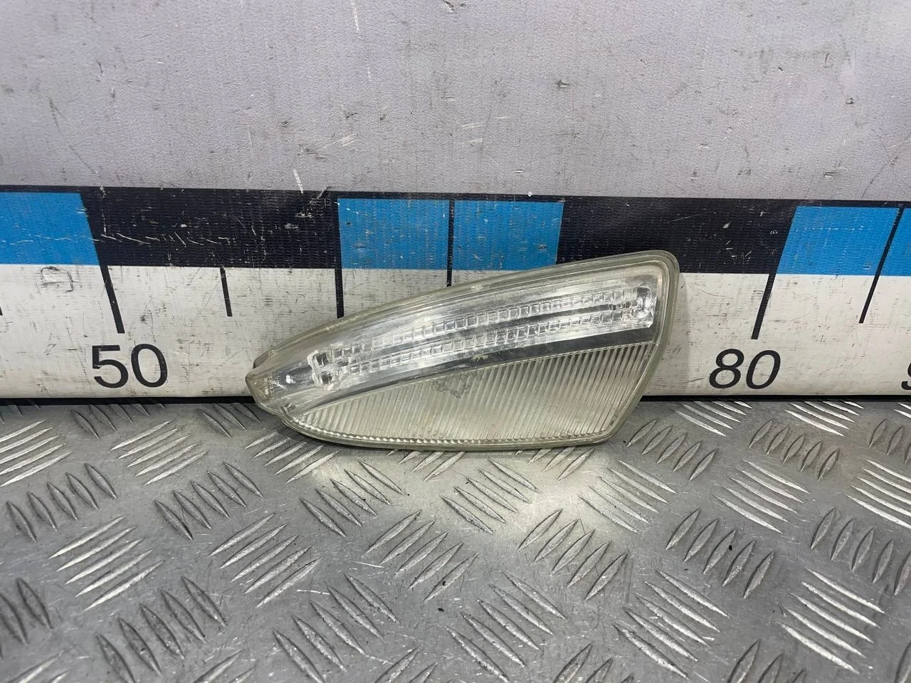 [Б/У] Повторитель в зеркало - (Состояние: присутствует скол крепления) [Незначительные дефекты] [Код: 00589249 ]