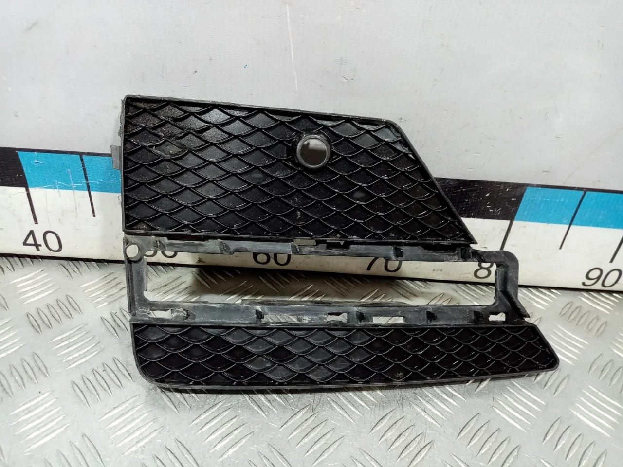 [Б/У] Решетка переднего бампера левая AMG - Счёс в углу [Незначительные дефекты] [Код: 00587588 ]
