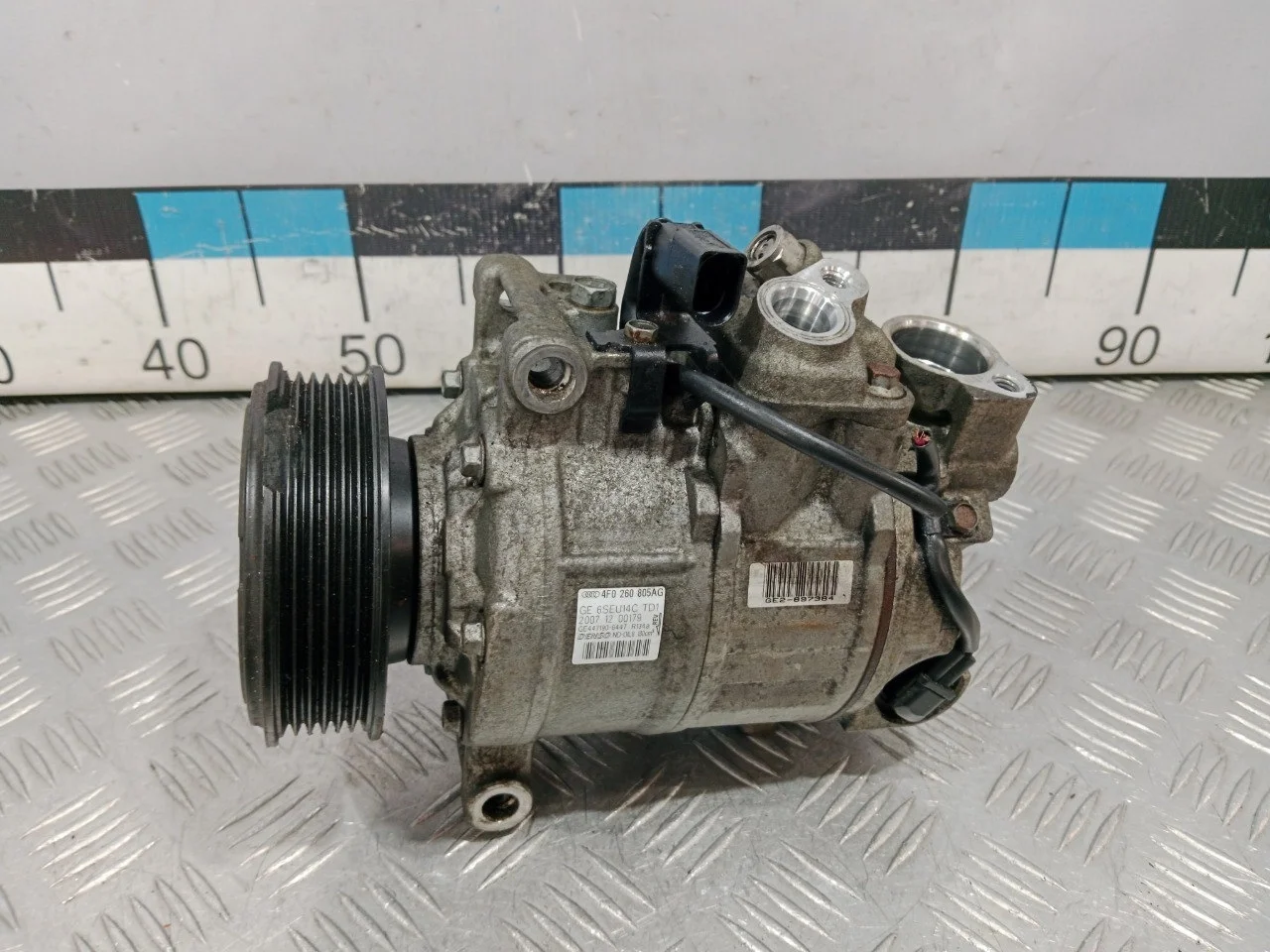 [Б/У] Компрессор кондиционера vag - Сколы на шкиве, порезан провод к фишке [Незначительные дефекты] [Код: 00587537 ]