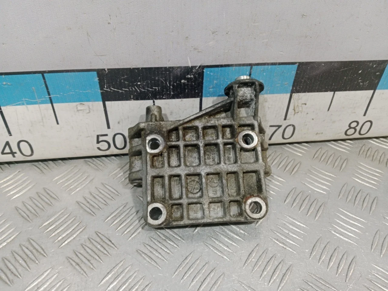 [Б/У] Кронштейн генератора [Код: 00588720 ]