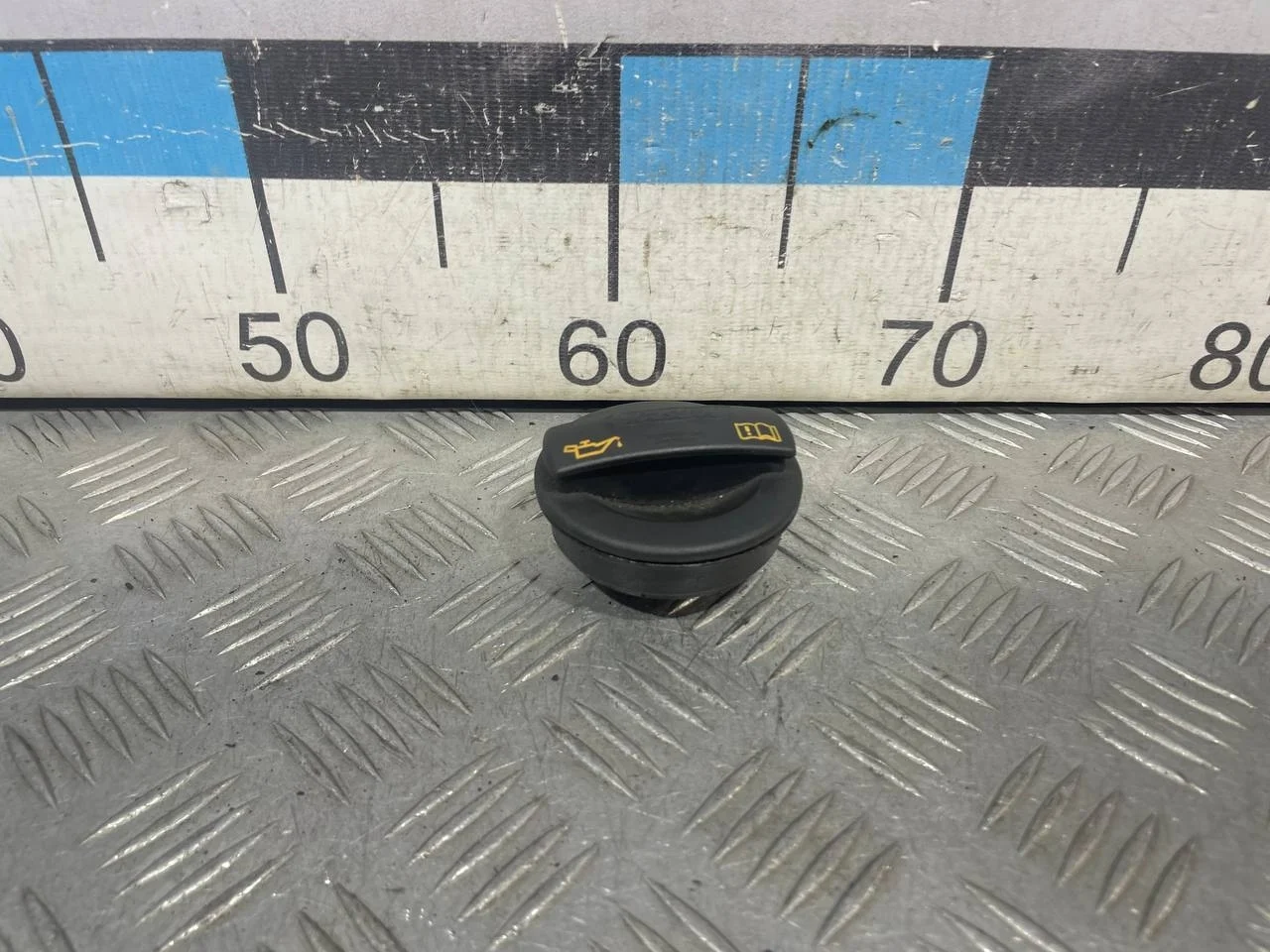 [Б/У] Крышка заливной масляной горловины [Код: 00590581 ]