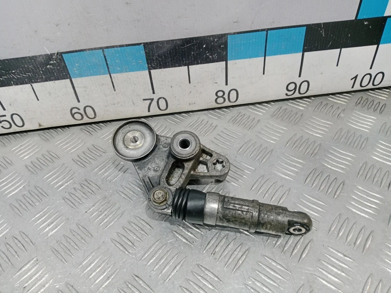 [Б/У] Натяжитель ремня - Без ролика [ХОРОШЕЕ] [Код: 00587593 ]