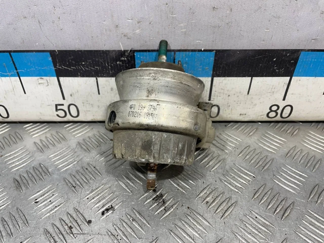 [Б/У] Опора двигателя левая [Код: 00591008 ]