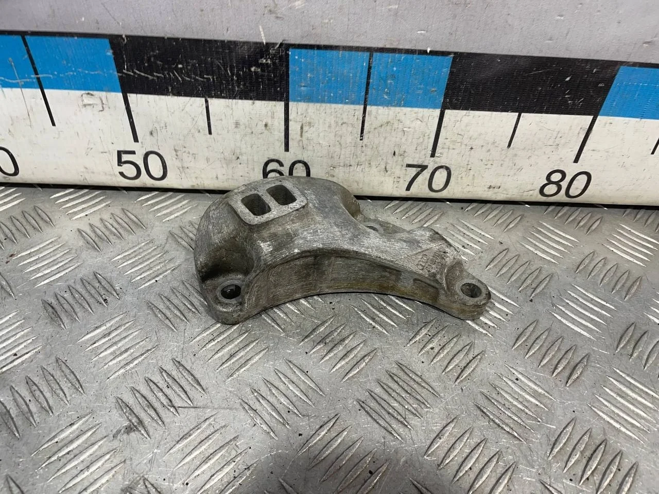 [Б/У] Опора двигателя передняя Audi A6 [Код: 00591009 ]