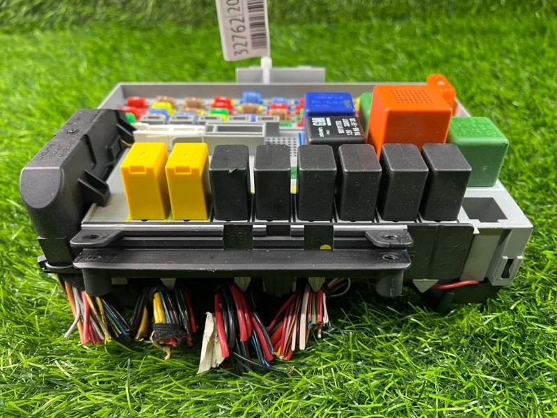 Блок предохранителей Opel Zafira A 24431677 F75 Z18XE