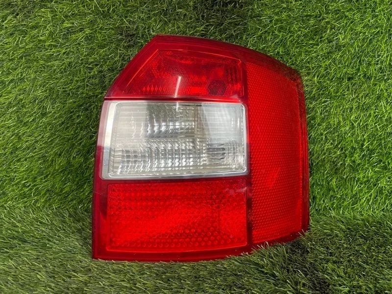 Фонарь задний Audi A4 2003 8E9945096A B6 AMB 1.8T, задний правый
