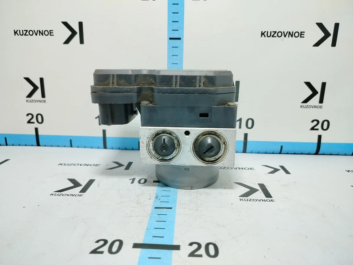 Блок abs (насос) Toyota Corolla 2007 E150