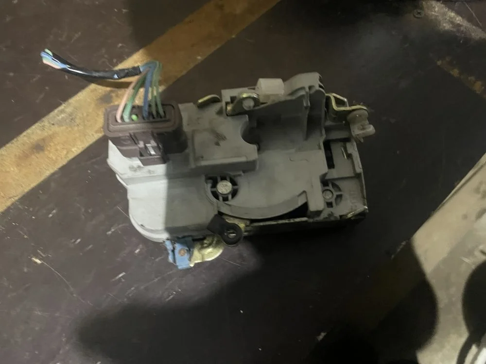 замок двери передний правый citroen berlingo parner M59