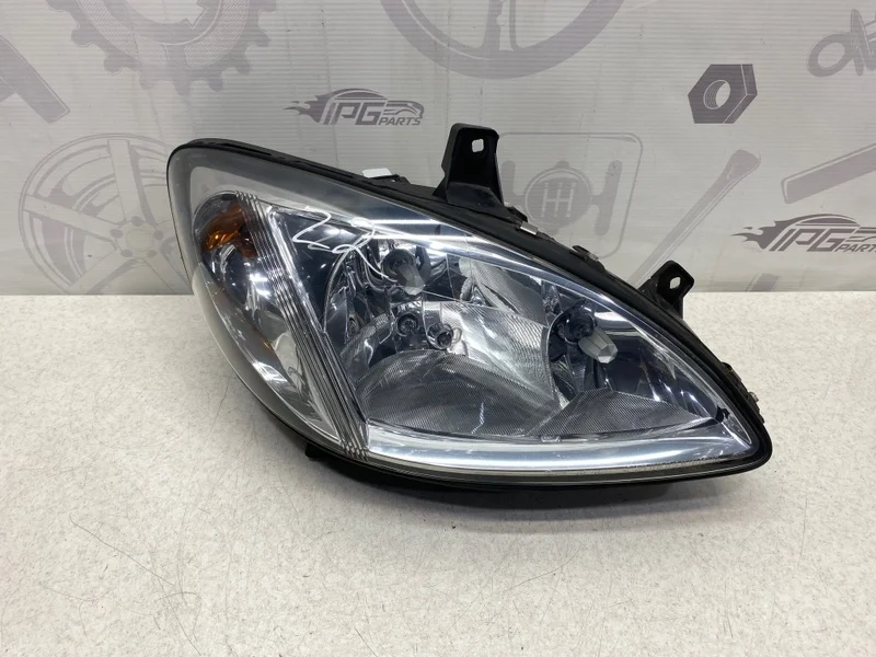 Фара правая Mercedes-benz Viano 2004 W639