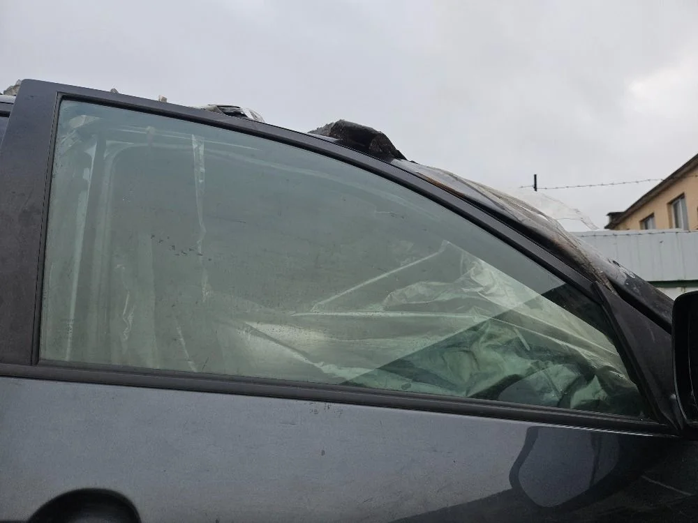 Стекло двери передней правой на Toyota RAV4 XA30