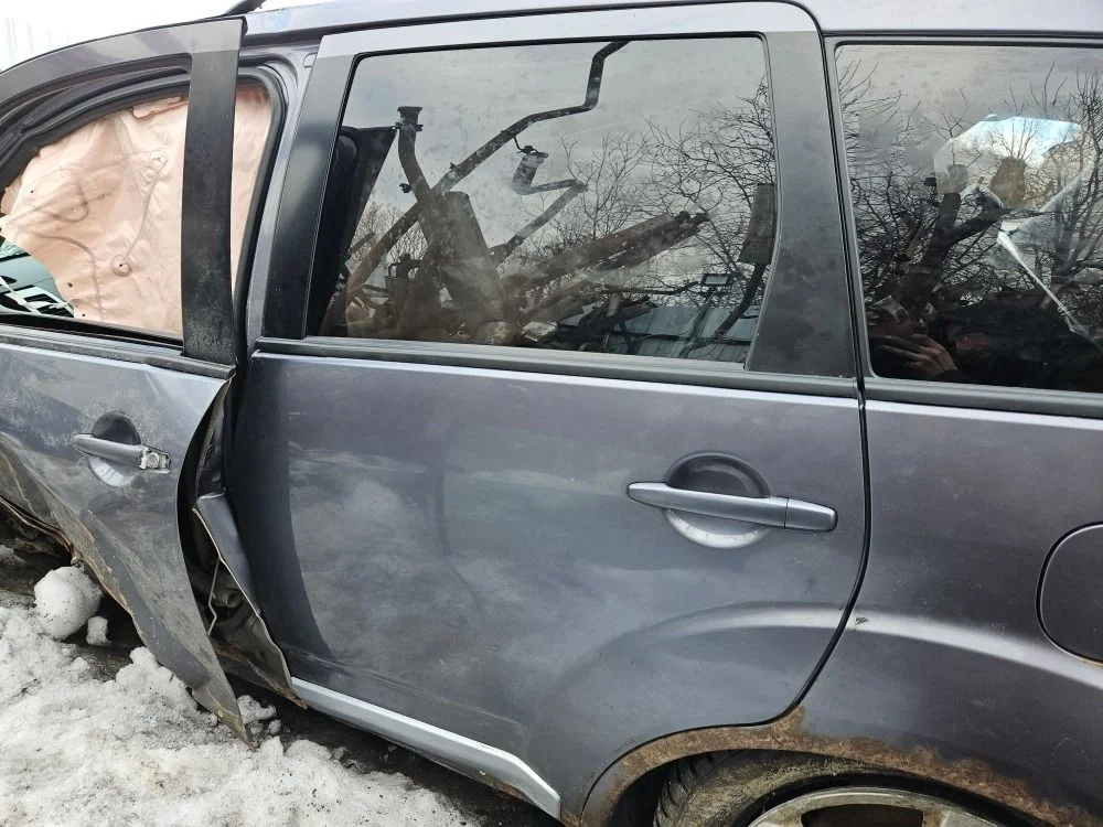 Дверь задняя левая на Mitsubishi Outlander XL
