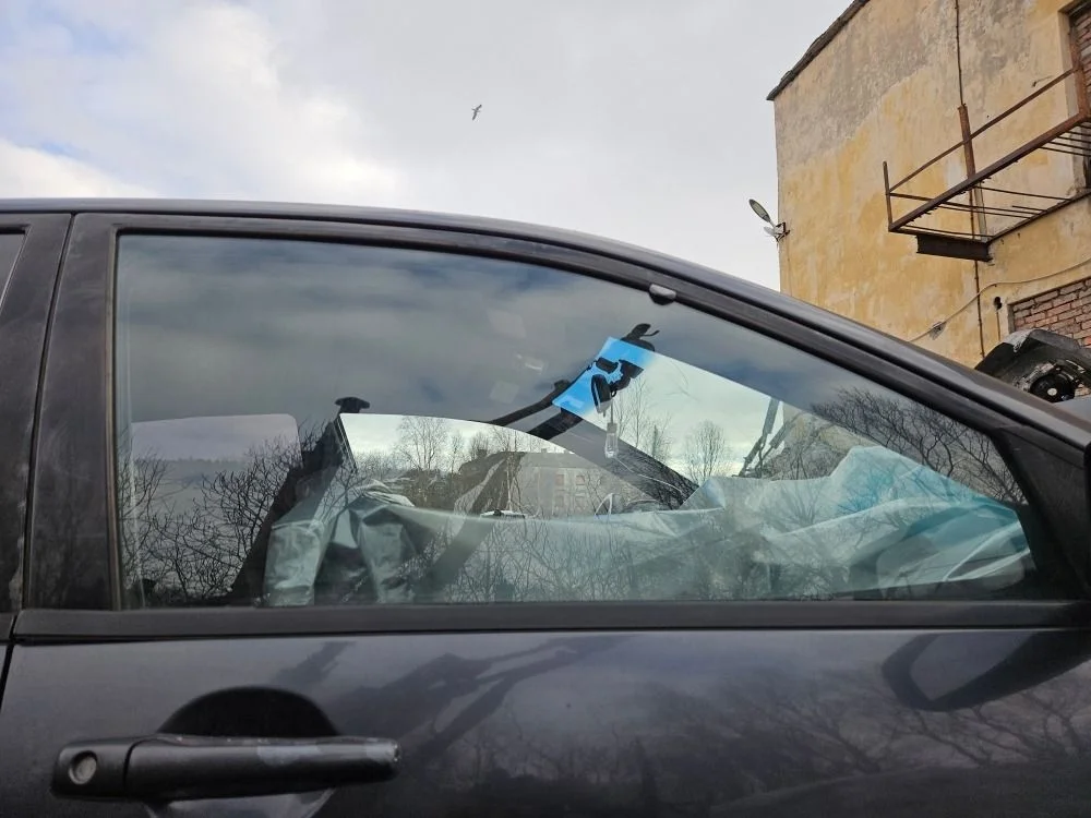 Стекло двери передней правой для Mitsubishi Lancer