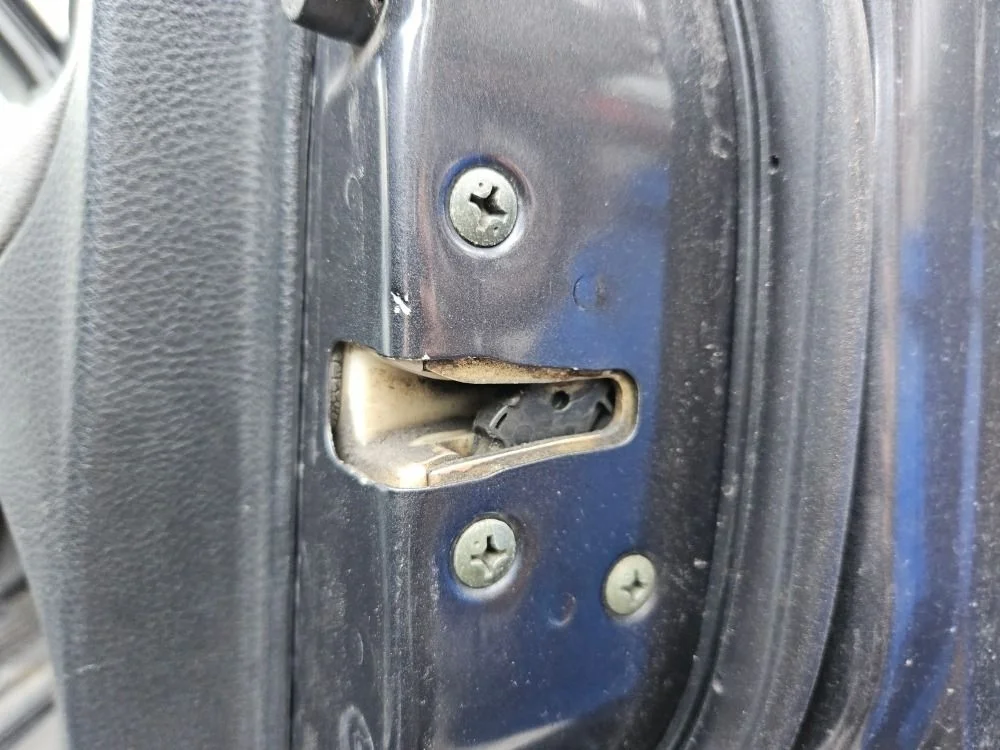 Замок двери передней правой для Mitsubishi Lancer