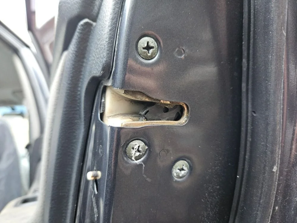 Замок двери задней правой Mitsubishi Lancer 9