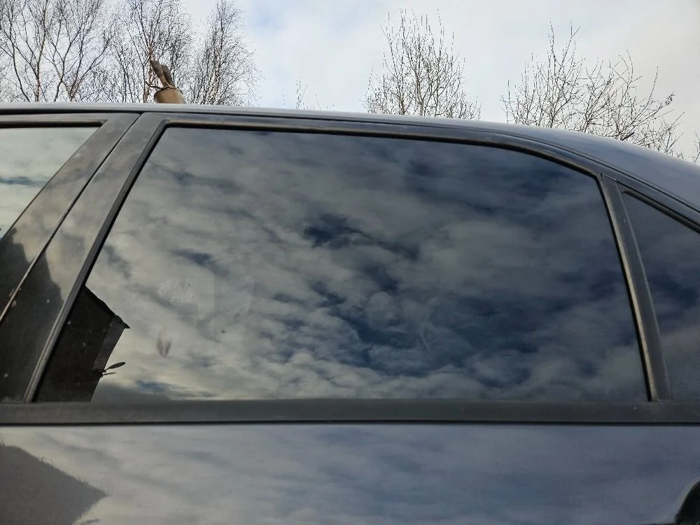 стекло задней левой двери mitsubishi Lancer IX