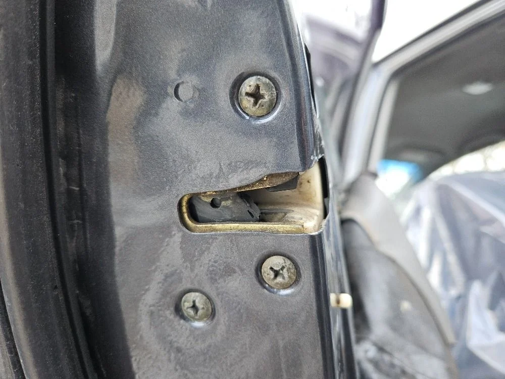 Замок двери задней левой Mitsubishi Lancer IX