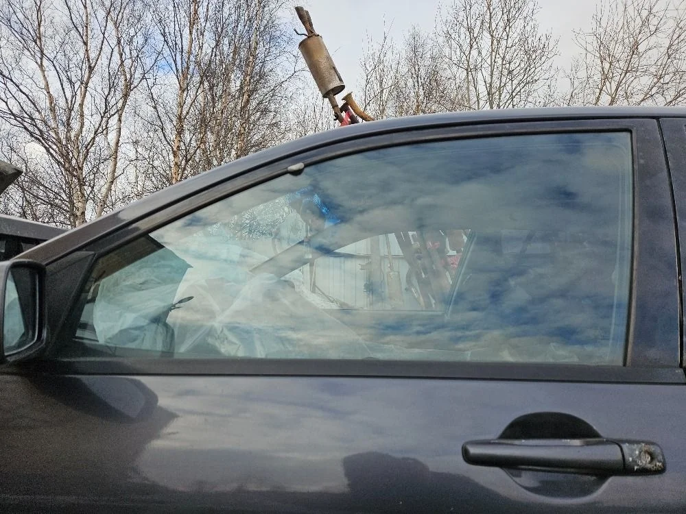 Стекло двери передней левой на Mitsubishi Lancer 9