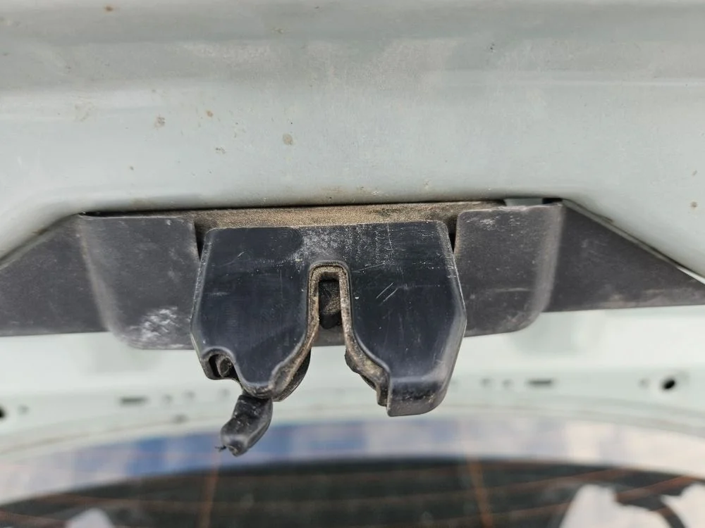 Замок багажника на Nissan Almera B10 Classic