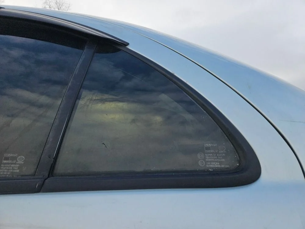 Форточка задняя левая на Nissan Almera B10 Classic