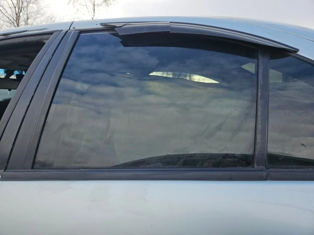 Стекло заднее левое на Nissan Almera B10 Classic