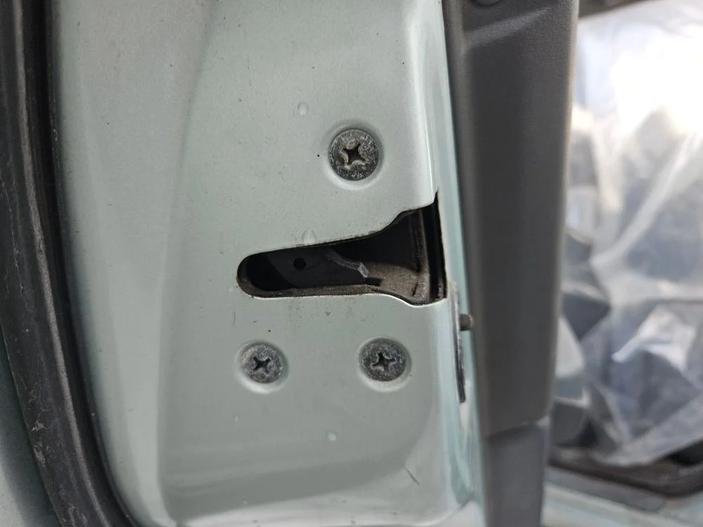 Замок задний левый на Nissan Almera B10 Classic