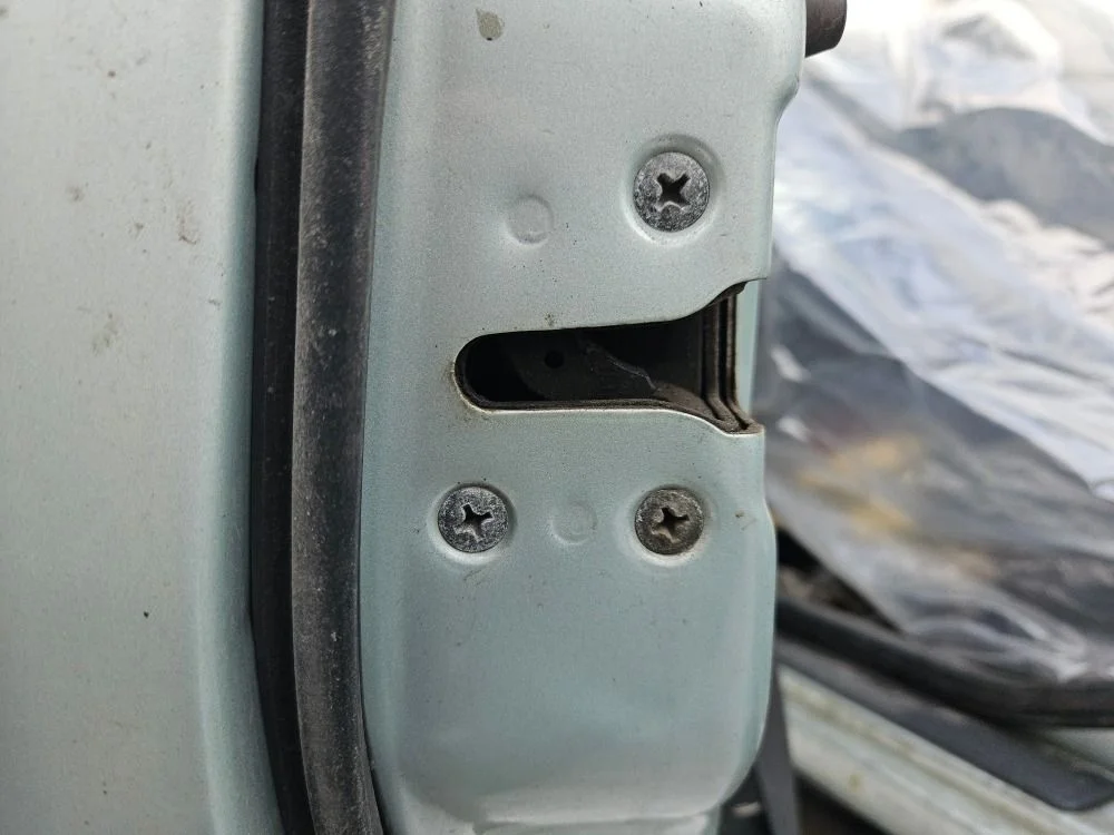 Замок передний левый на Nissan Almera B10 Classic