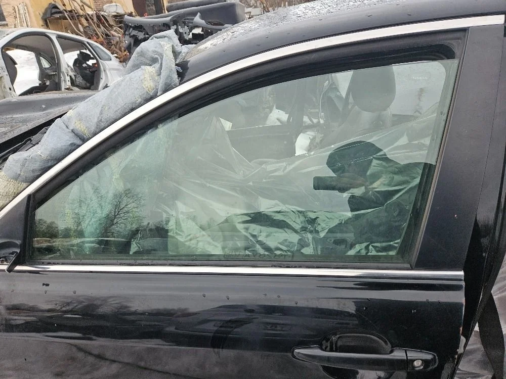 Стекло двери передней левой на Toyota Camry XV40