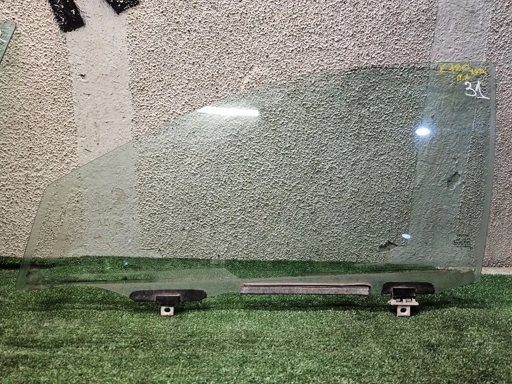 Стекло двери передней левой на Corolla E120