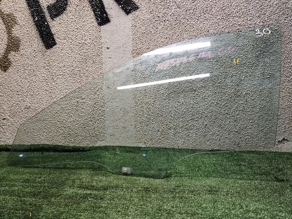 Стекло двери передней левой на Mazda 6GG