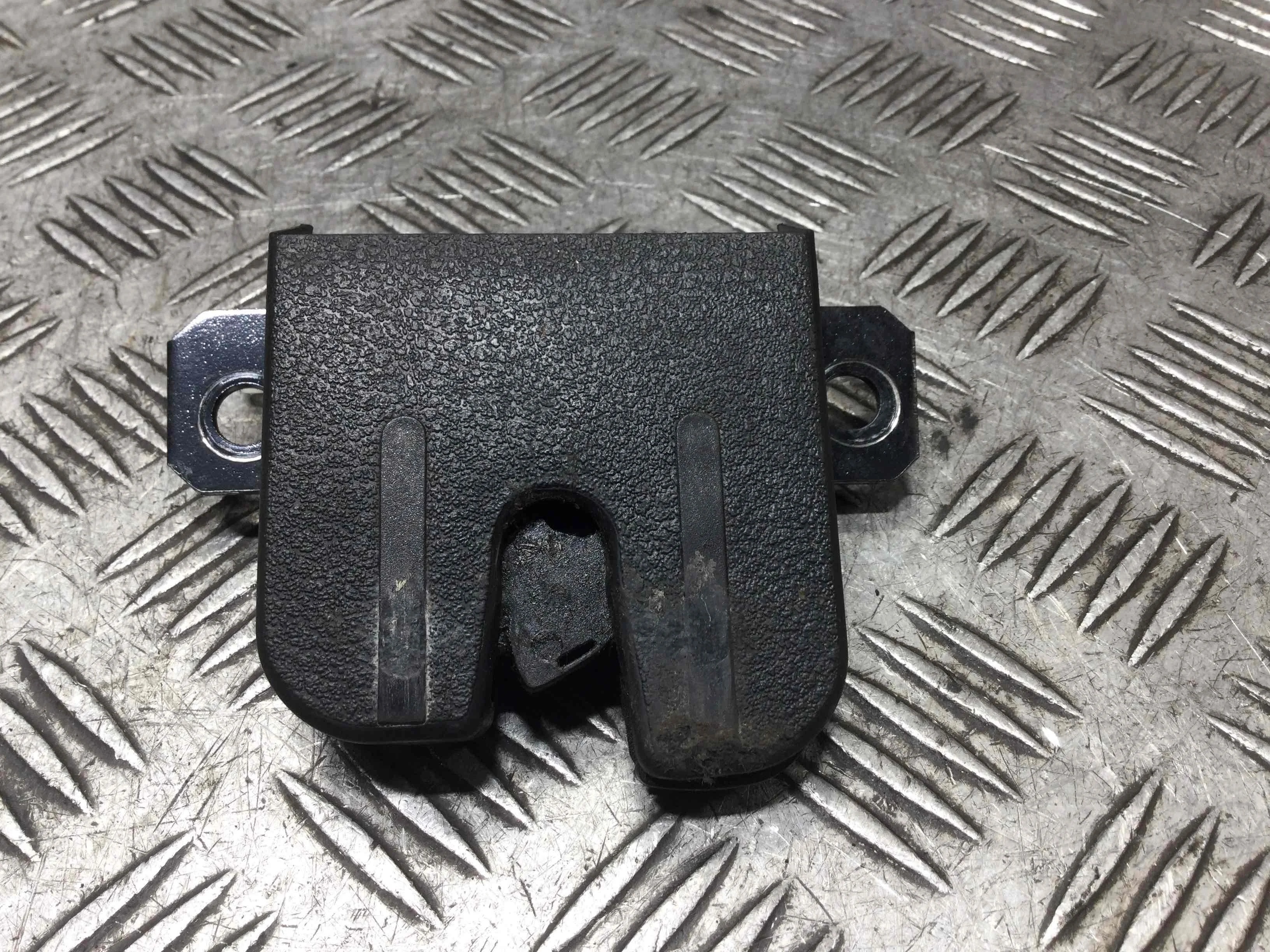 Замок багажника Volkswagen Bora Bora (1J) 1998 - 2005 бензин 2.0 i Механика Универсал