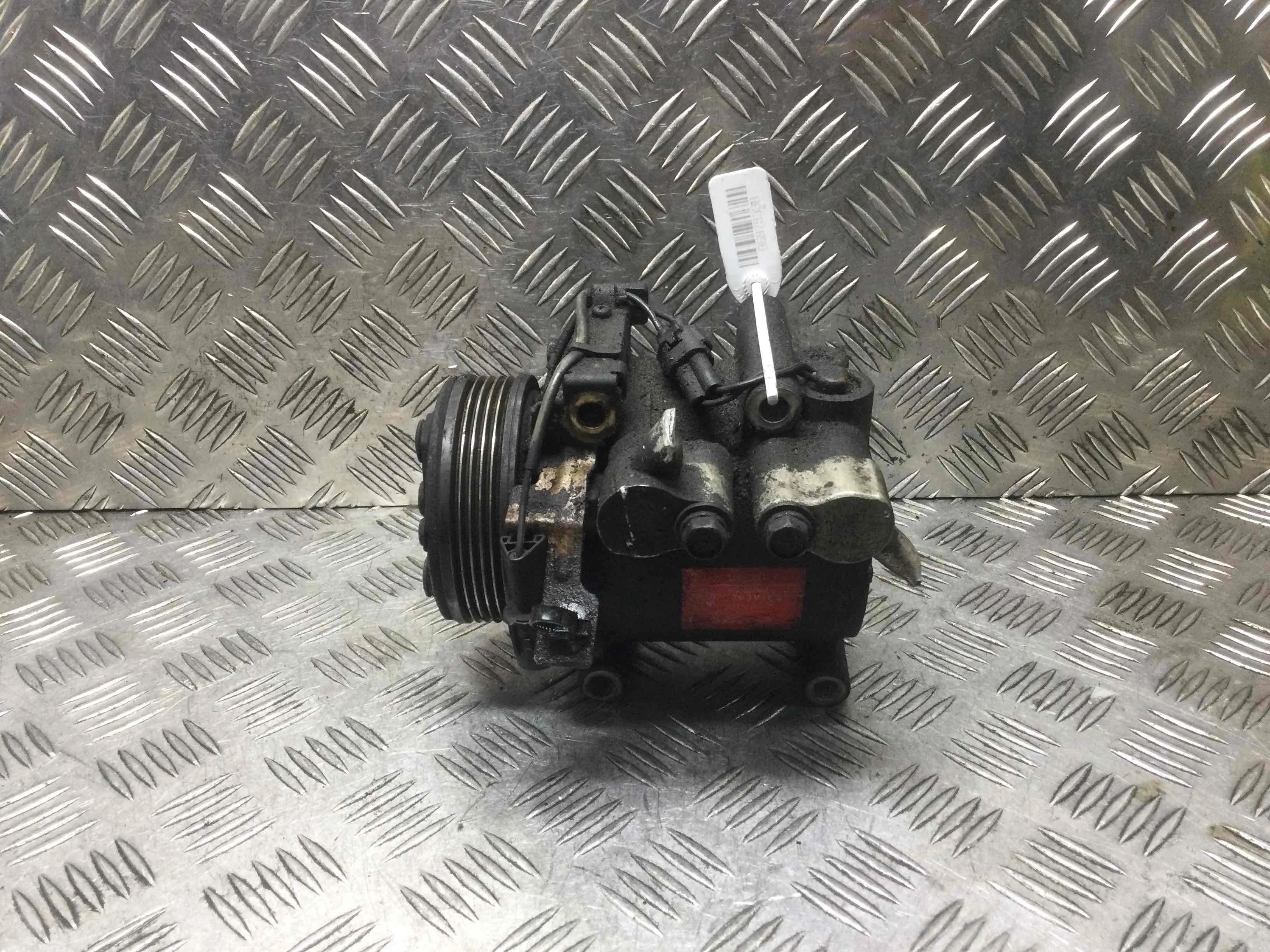 Компрессор кондиционера Mitsubishi Colt 5 поколение 1995 - 2003 бензин 1.3 i Механика Х/б