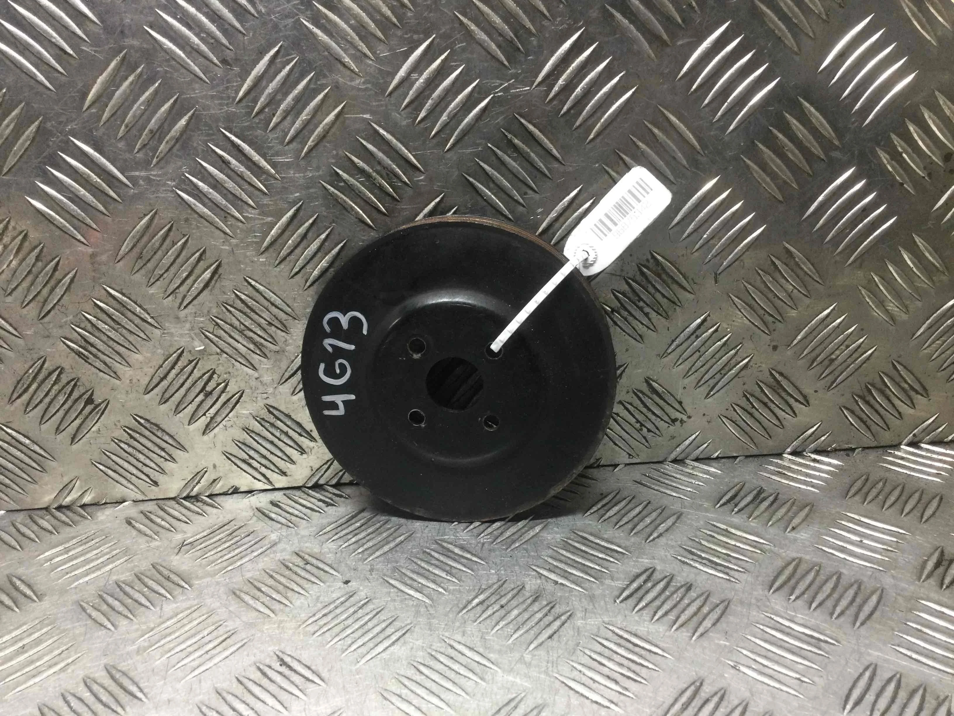 Шкив помпы Mitsubishi Colt 5 поколение 1995 - 2003 бензин 1.3 i Механика Х/б