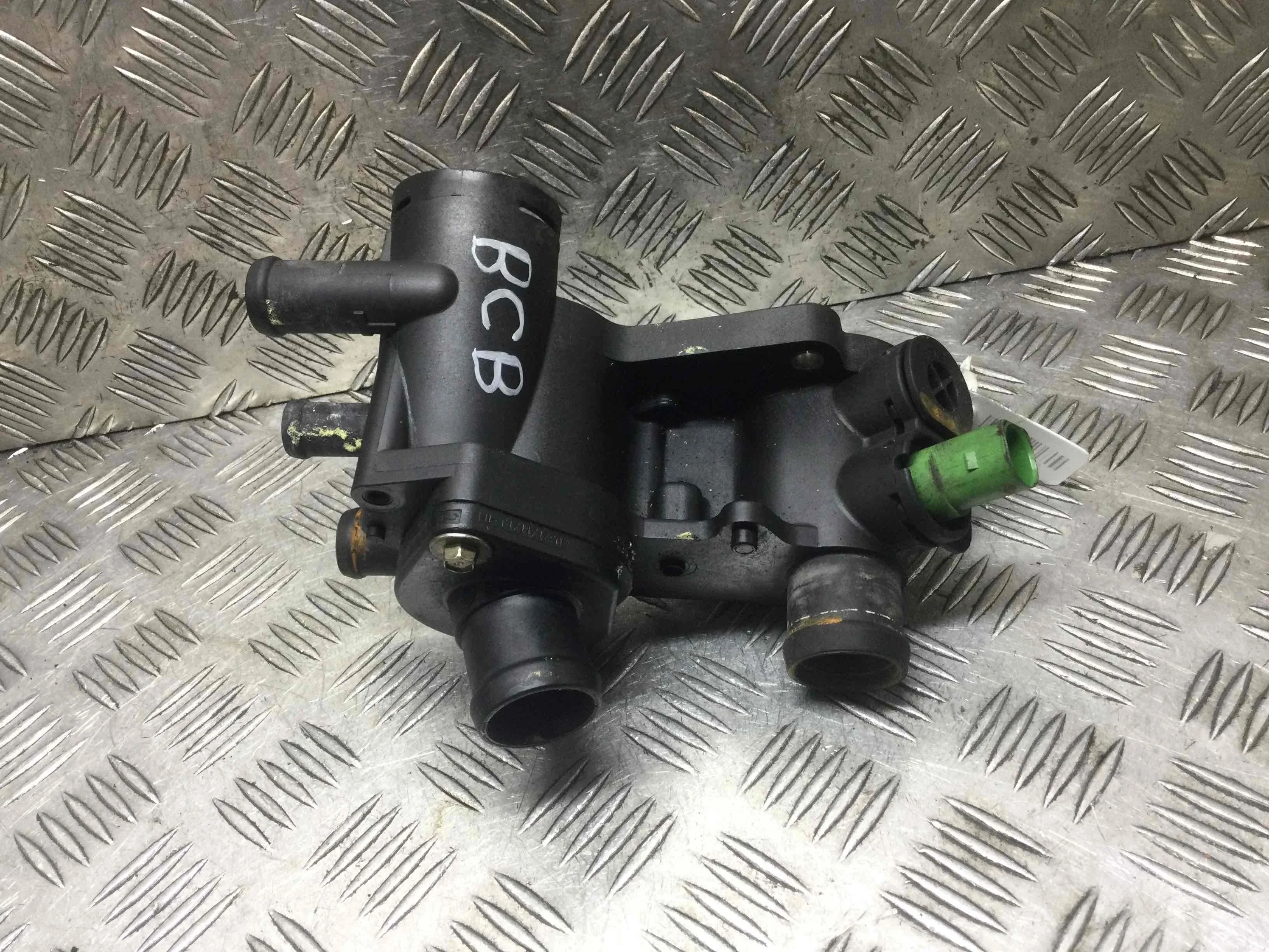 Корпус термостата Volkswagen Golf 4 поколение (1997-2004) бензин 1.6 i Механика 5-дв, х/б