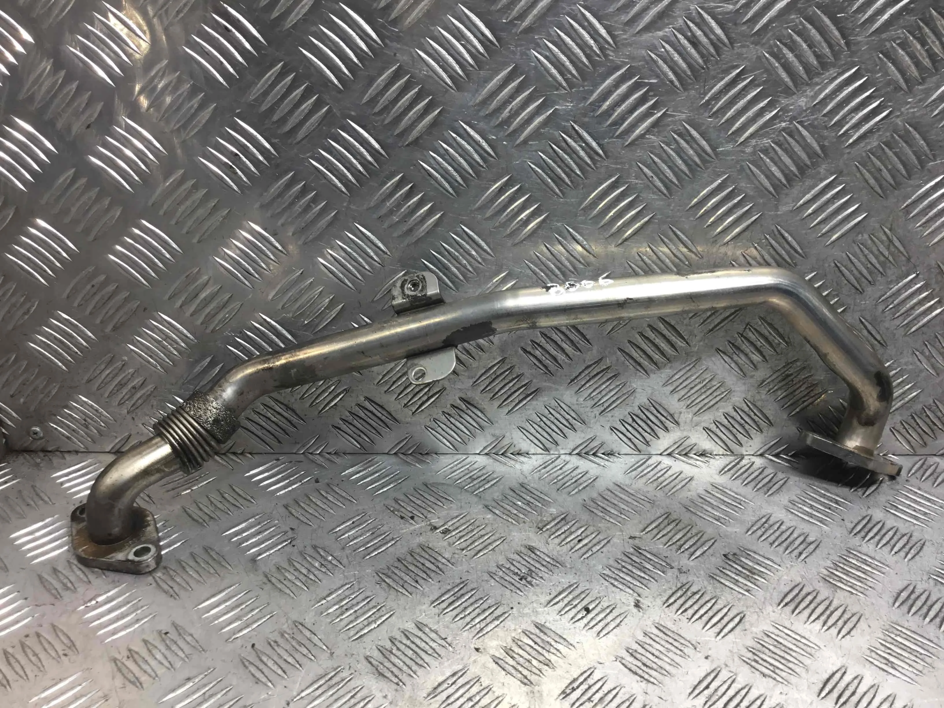 Трубка системы рециркуляции EGR Audi A4 B7 (2004-2008) дизель 2.0 TDI Механика Седан