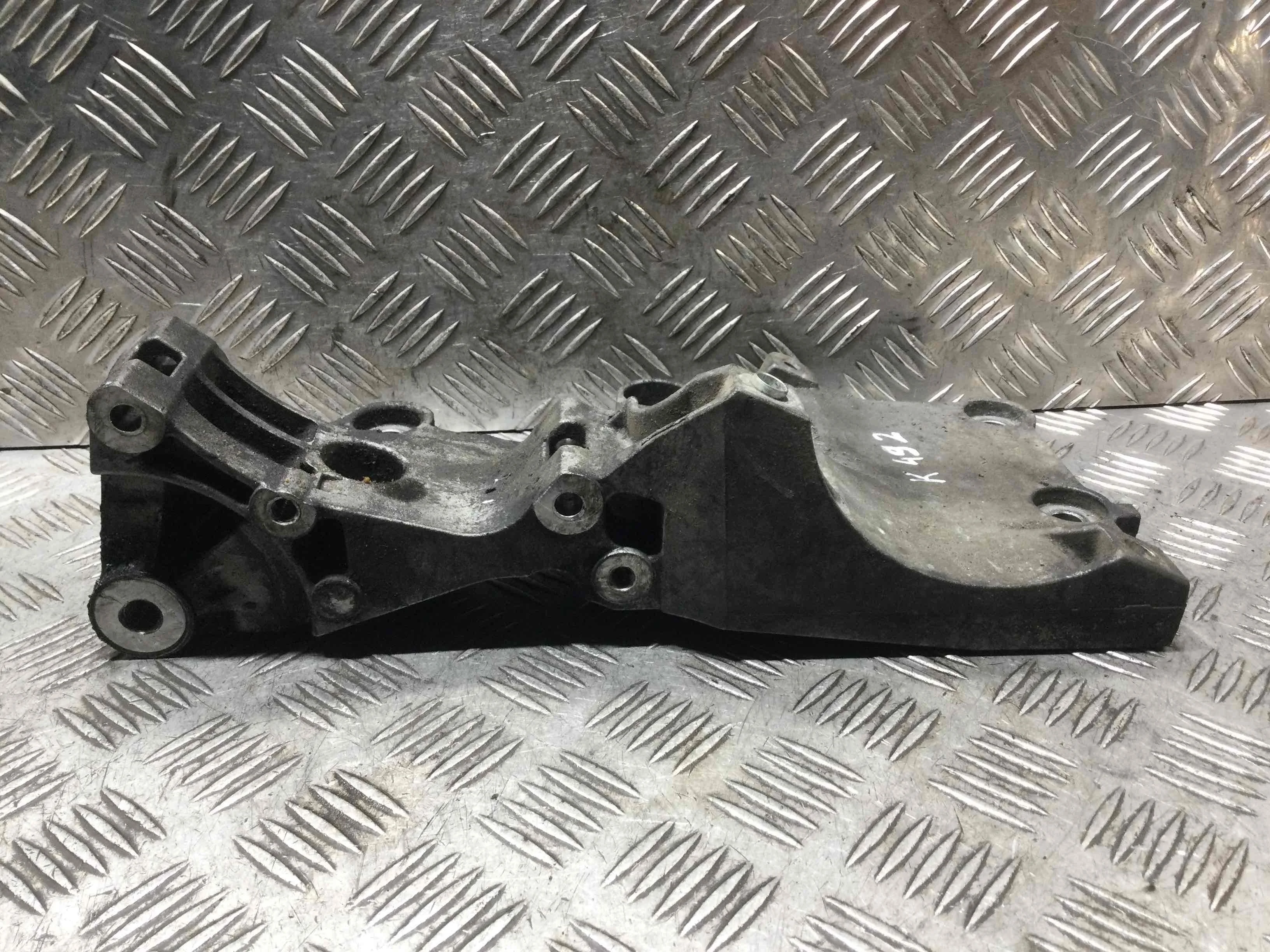 Кронштейн генератора SEAT Leon 2 поколение (2005-2009) дизель 2.0 TDI Механика Х/б