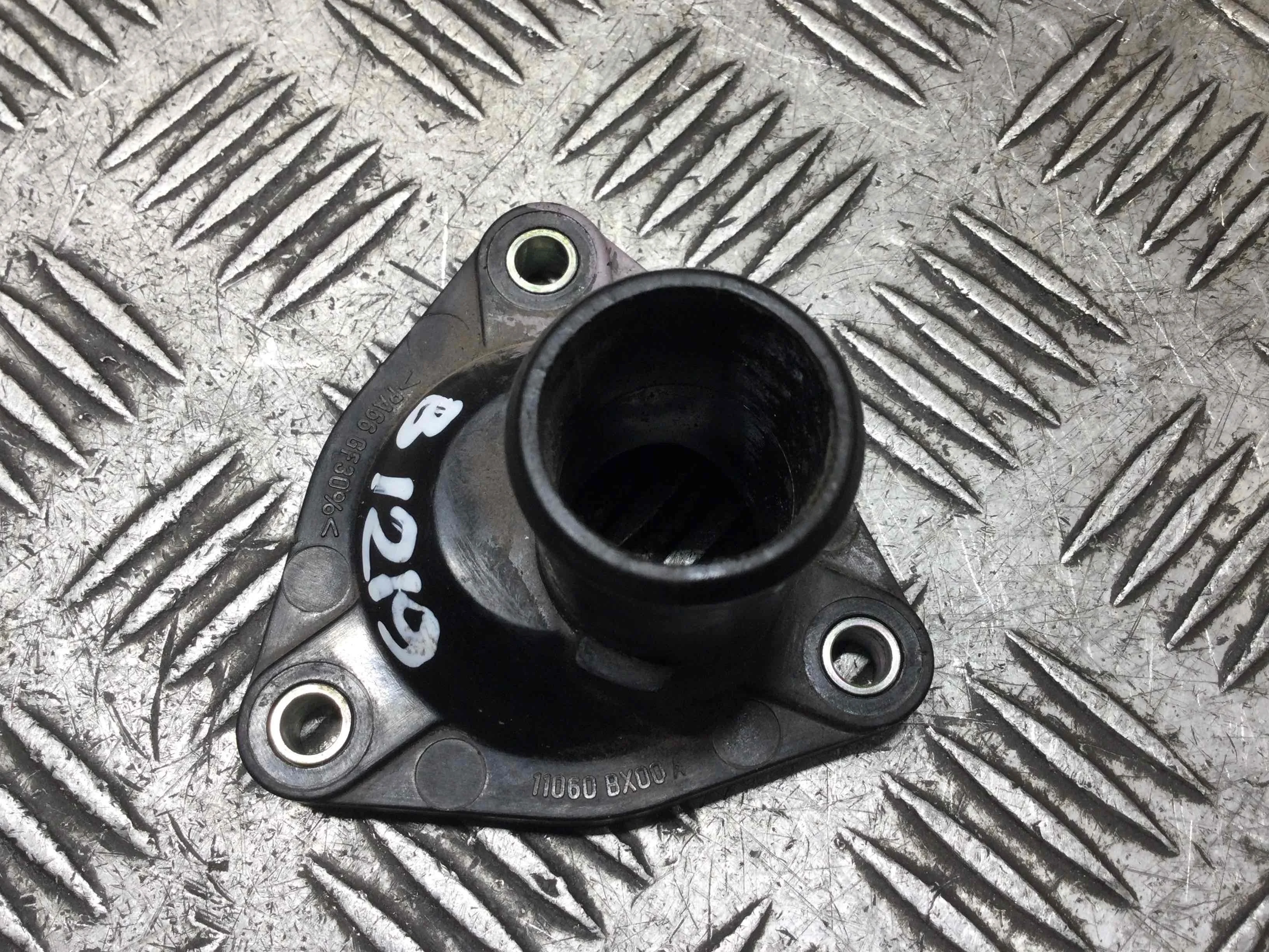 Фланец (тройник) системы охлаждения Nissan Micra K12 (2002-2010) бензин 1.2 i Механика