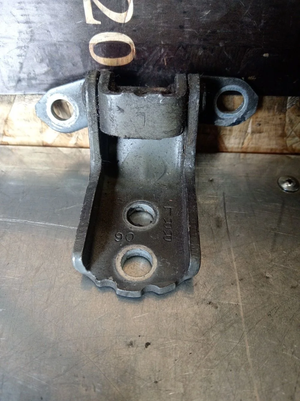 Петля двери передней Nissan Navara D40 рестайлинг (2010—2015) 2010 KAP